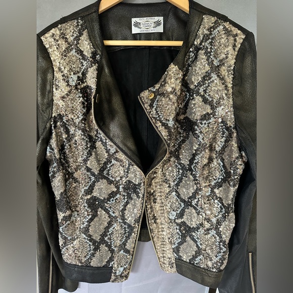 Interplay Couture sequined jacket. Brand new. Never worn. - Picture 11 of 11